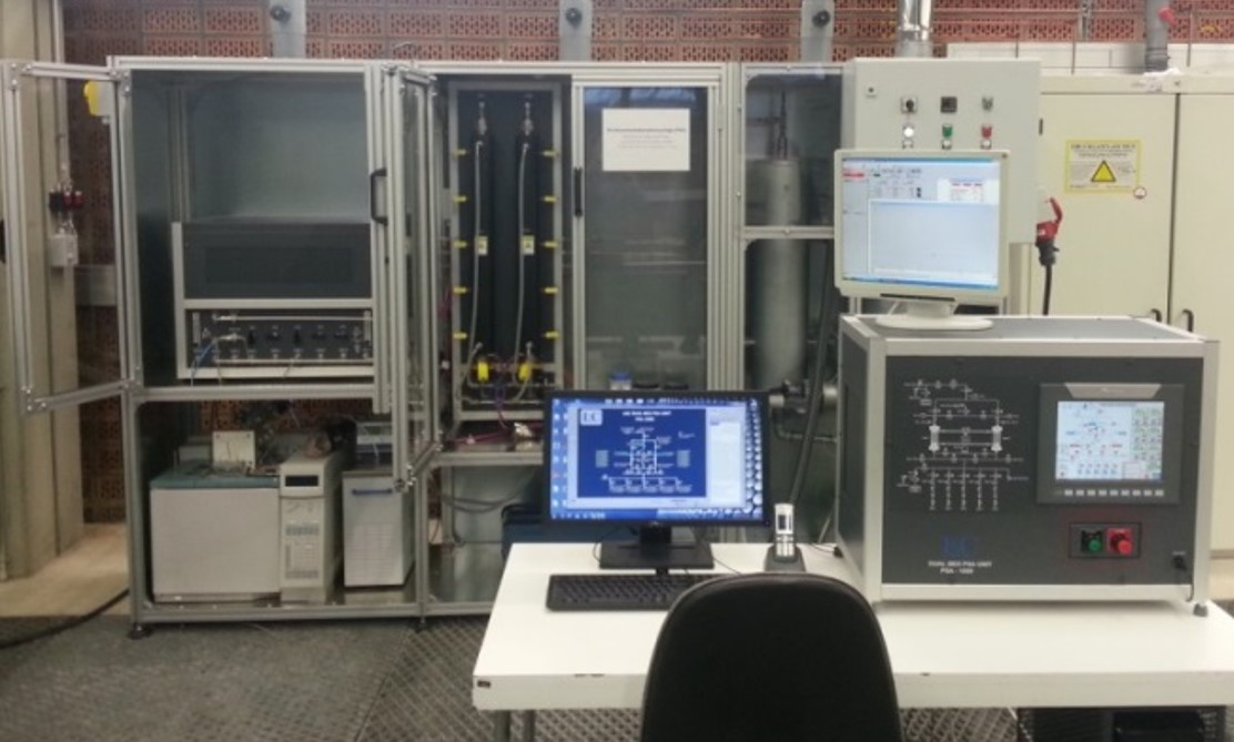 Pilot scale PSA plant in the lab of the Advanced Separation Processes group.